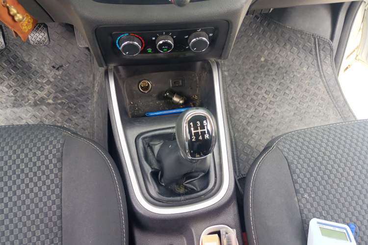 Used Jinbei Gold Hiace M Classic 2023 1.5L Engineering Lion Passenger Vehicle 5/6/7 Seats Gear Lever