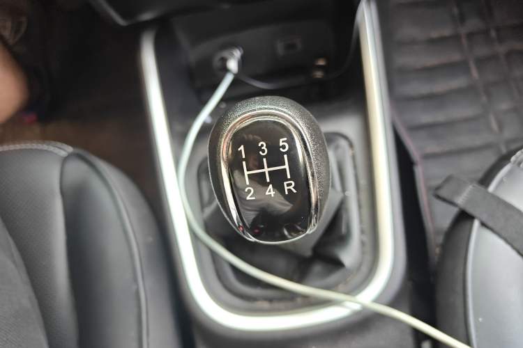 Used Jinbei Gold Hiace M Classic 2023 1.5L Travel Lion Passenger Vehicle 5/6/7 Seats Gear Lever