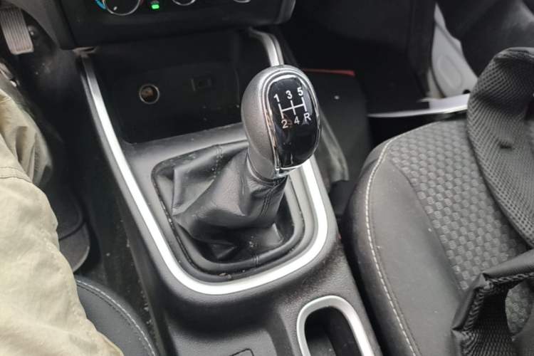 Used Jinbei Gold Hiace M Classic 2023 1.5L Engineering Lion Passenger Vehicle 5/6/7 Seats Gear Lever