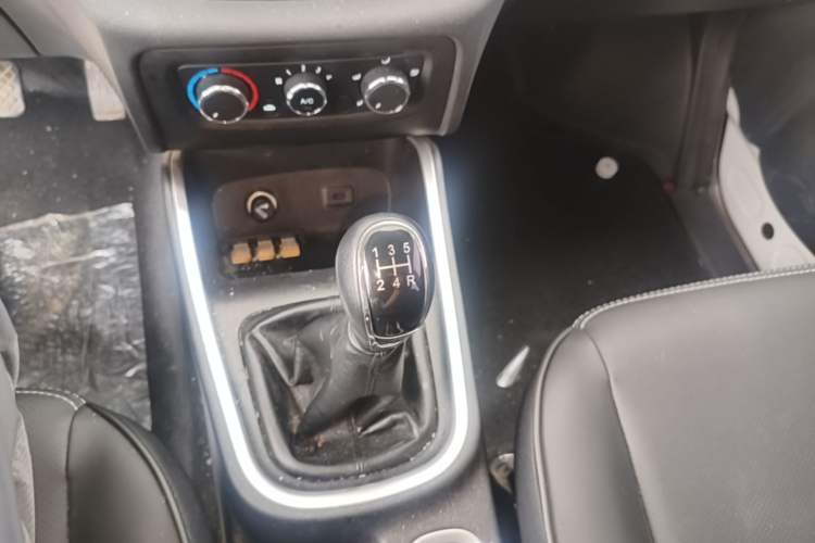Used Jinbei Gold Hiace M Classic 2023 1.5L Travel Lion Passenger Vehicle 5/6/7 Seats Gear Lever