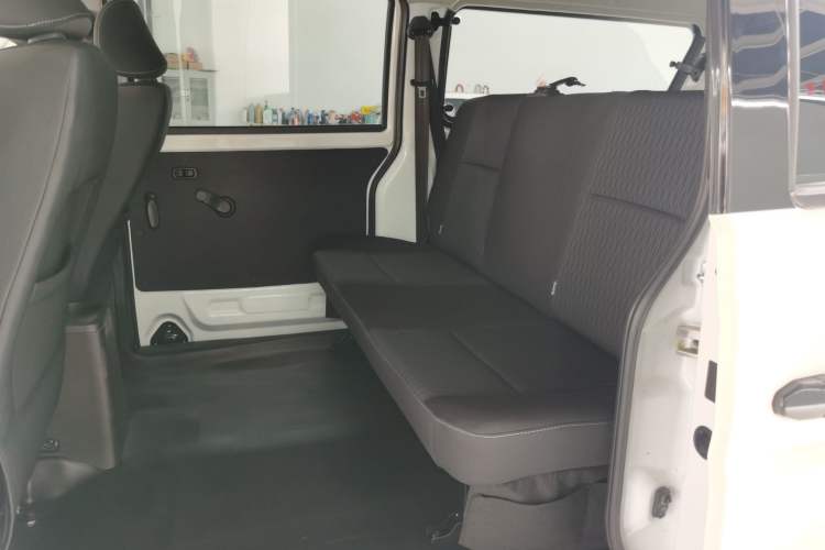 Used Jinbei Gold Hiace M Classic 2023 1.5L Engineering Lion Passenger Vehicle 5/6/7 Seats Interior 1