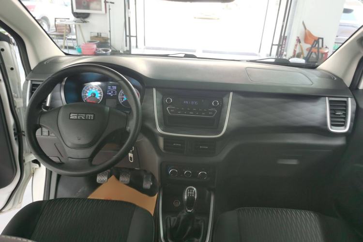 Used Jinbei Gold Hiace M Classic 2023 1.5L Engineering Lion Passenger Vehicle 5/6/7 Seats Interior 3