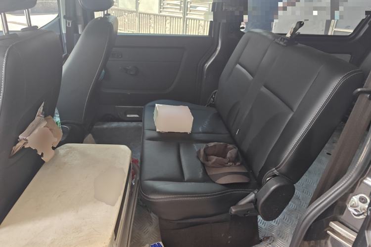 Used Jinbei Gold Hiace M Classic 2023 1.5L Travel Lion Passenger Vehicle 5/6/7 Seats Interior 4