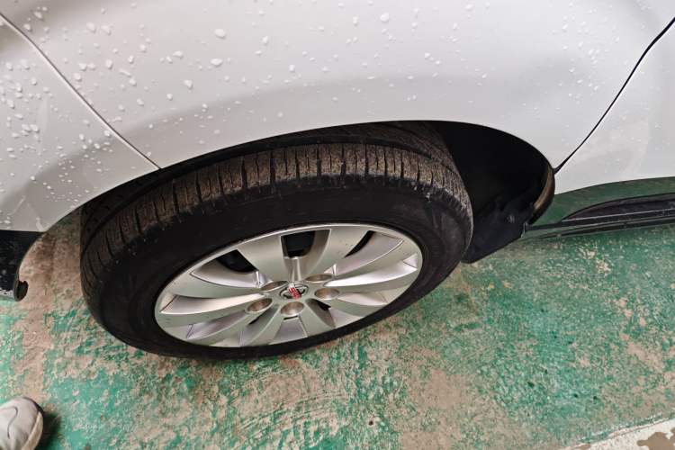 Used Jinbei Gold Hiace M Classic 2023 1.5L Travel Lion Passenger Vehicle 5/6/7 Seats Left Front Wheel Hub