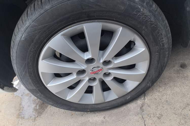 Used Jinbei Gold Hiace M Classic 2023 1.5L Travel Lion Passenger Vehicle 5/6/7 Seats Left Front Wheel Hub