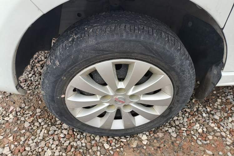 Used Jinbei Gold Hiace M Classic 2023 1.5L Engineering Lion Passenger Vehicle 5/6/7 Seats Left Front Wheel Hub