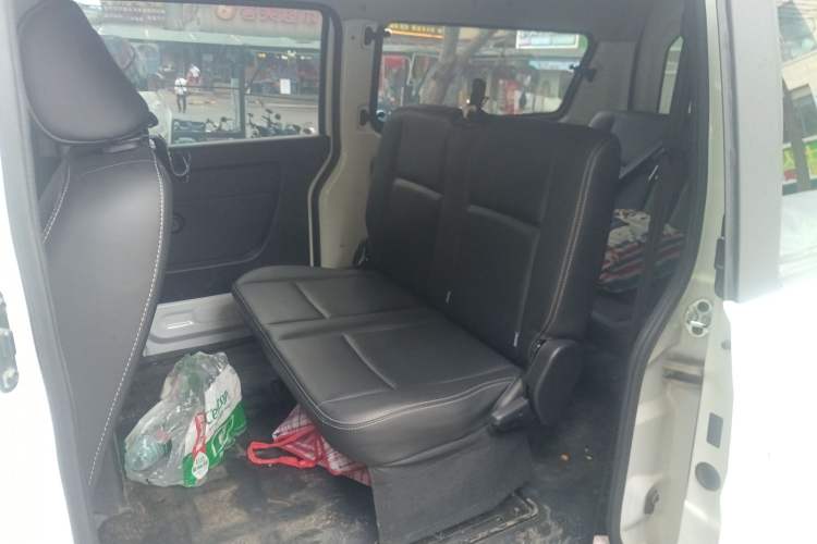 Used Jinbei Gold Hiace M Classic 2023 Panda Edition 1.5L Travel Lion Passenger Van 5/6/7 Seats Left Rear Seat