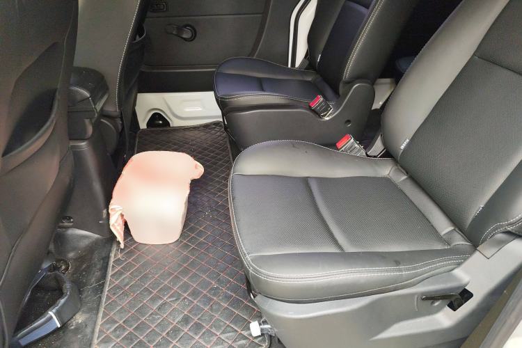 Used Jinbei Gold Hiace M Classic 2023 Panda Edition 1.5L Travel Lion Passenger Van 5/6/7 Seats Left Rear Seat