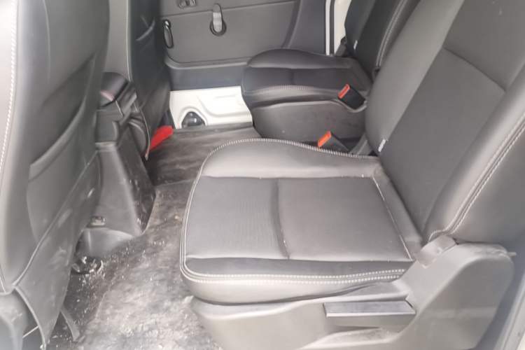 Used Jinbei Gold Hiace M Classic 2023 1.5L Travel Lion Passenger Vehicle 5/6/7 Seats Left Rear Seat