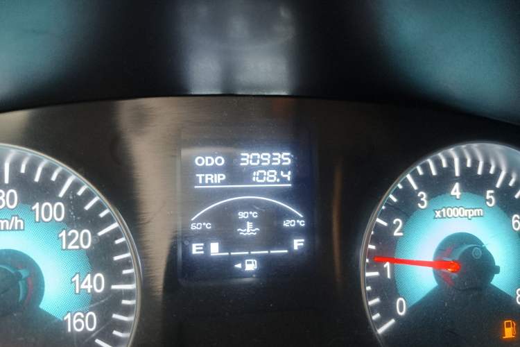 Used Jinbei Gold Hiace M Classic 2023 1.5L Travel Lion Passenger Vehicle 5/6/7 Seats Odometer Close Up