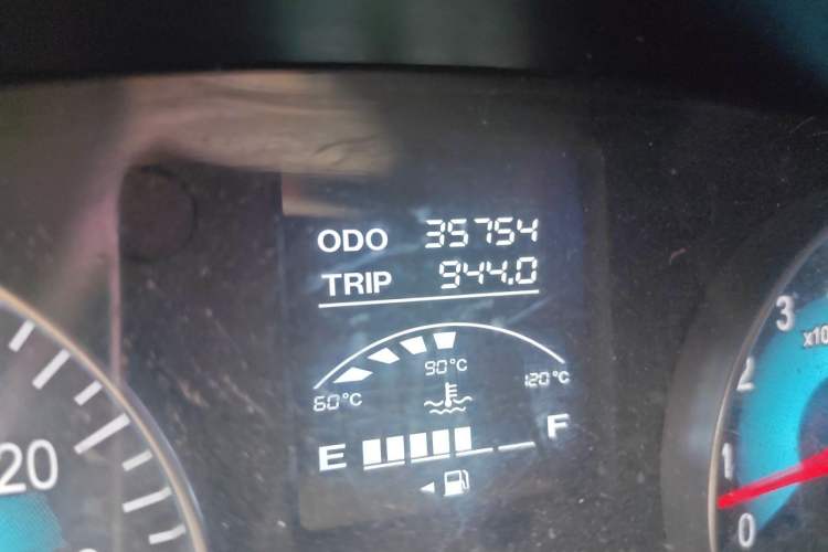 Used Jinbei Gold Hiace M Classic 2023 Panda Edition 1.5L Travel Lion Passenger Van 5/6/7 Seats Odometer Close Up