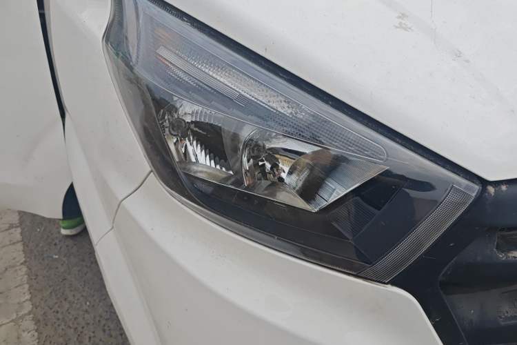 Used Jinbei Gold Hiace M Classic 2023 1.5L Engineering Lion Passenger Vehicle 5/6/7 Seats Right Front Headlight