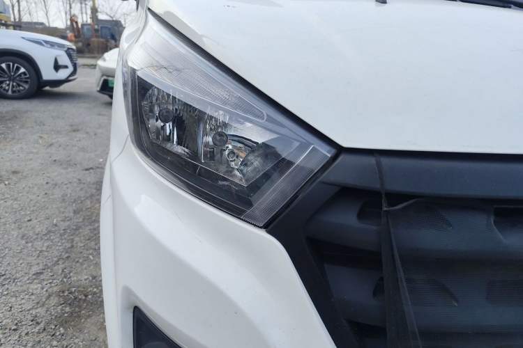 Used Jinbei Gold Hiace M Classic 2023 1.5L Engineering Lion Passenger Vehicle 5/6/7 Seats Right Front Headlight