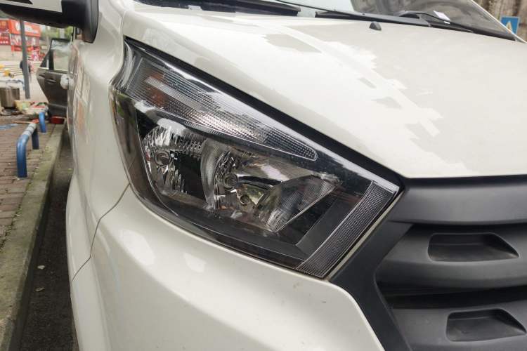 Used Jinbei Gold Hiace M Classic 2023 1.5L Travel Lion Passenger Vehicle 5/6/7 Seats Right Front Headlight