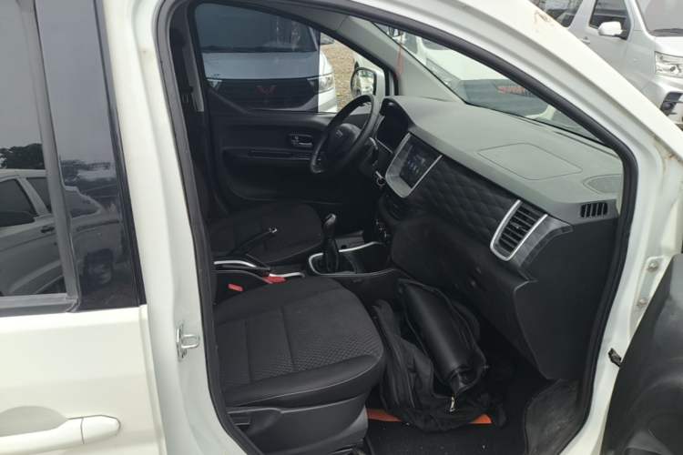 Used Jinbei Gold Hiace M Classic 2023 1.5L Engineering Lion Passenger Vehicle 5/6/7 Seats Right Front Seat