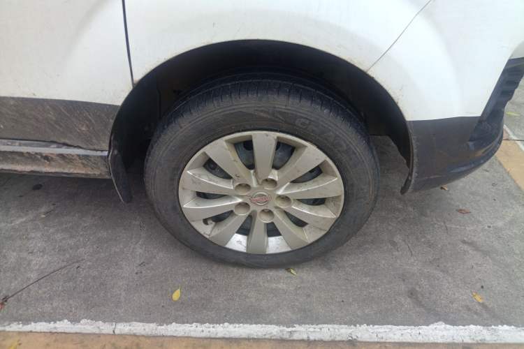 Used Jinbei Gold Hiace M Classic 2023 Panda Edition 1.5L Travel Lion Passenger Van 5/6/7 Seats Right Front Wheel Hub
