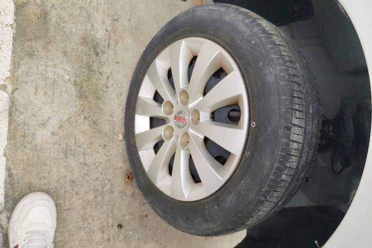 Used Jinbei Gold Hiace M Classic 2023 Panda Edition 1.5L Travel Lion Passenger Van 5/6/7 Seats Right Front Wheel Hub