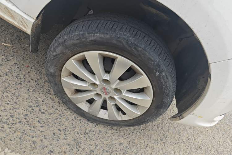 Used Jinbei Gold Hiace M Classic 2023 1.5L Engineering Lion Passenger Vehicle 5/6/7 Seats Right Front Wheel Hub