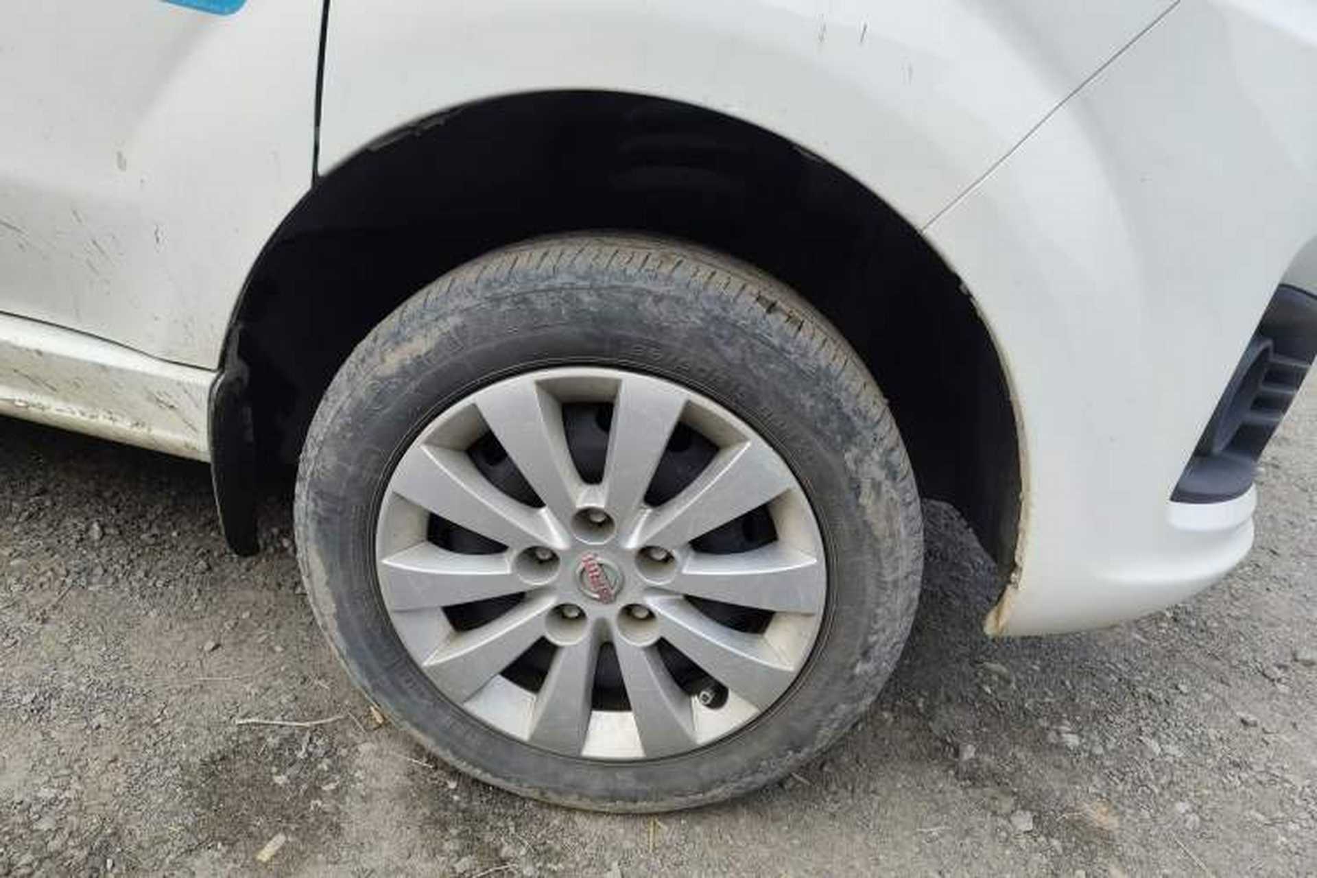 Used Jinbei Gold Hiace M Classic 2023 1.5L Engineering Lion Passenger Vehicle 5/6/7 Seats Right Front Wheel Hub