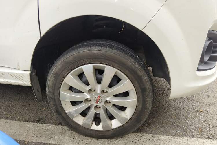 Used Jinbei Gold Hiace M Classic 2023 1.5L Travel Lion Passenger Vehicle 5/6/7 Seats Right Front Wheel Hub