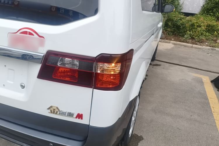 Used Jinbei Gold Hiace M Classic 2023 1.5L Travel Lion Passenger Vehicle 5/6/7 Seats Right Rear Taillight