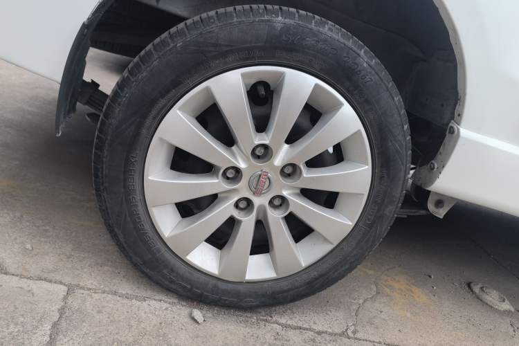 Used Jinbei Gold Hiace M Classic 2023 1.5L Travel Lion Passenger Vehicle 5/6/7 Seats Right Rear Wheel Hub