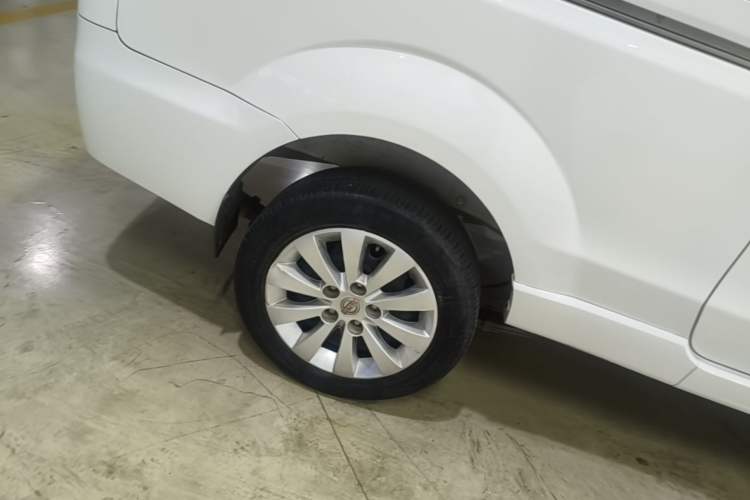 Used Jinbei Gold Hiace M Classic 2023 1.6L Engineering Lion Van 2 Seats Right Rear Wheel Hub