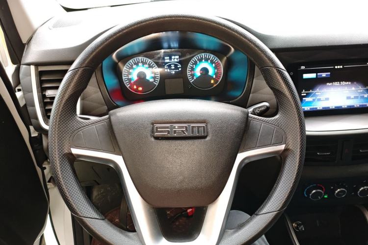 Used Jinbei Gold Hiace M Classic 2023 1.5L Travel Lion Passenger Vehicle 5/6/7 Seats Steering Wheel