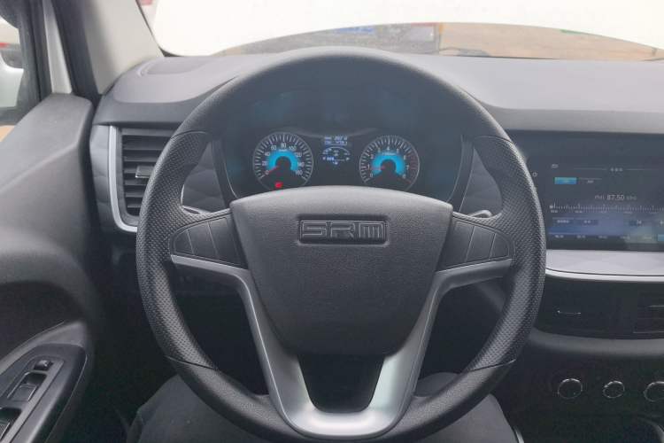 Used Jinbei Gold Hiace M Classic 2023 1.5L Travel Lion Passenger Vehicle 5/6/7 Seats Steering Wheel