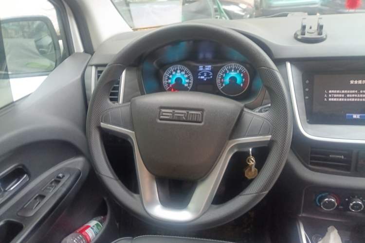 Used Jinbei Gold Hiace M Classic 2023 Panda Edition 1.5L Travel Lion Passenger Van 5/6/7 Seats Steering Wheel