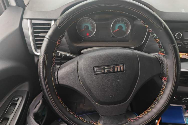 Used Jinbei Gold Hiace M Classic 2023 1.5L Engineering Lion Passenger Vehicle 5/6/7 Seats Steering Wheel