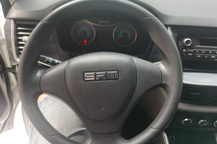 Used Jinbei Gold Hiace M Classic 2023 1.5L Engineering Lion Passenger Vehicle 5/6/7 Seats Steering Wheel