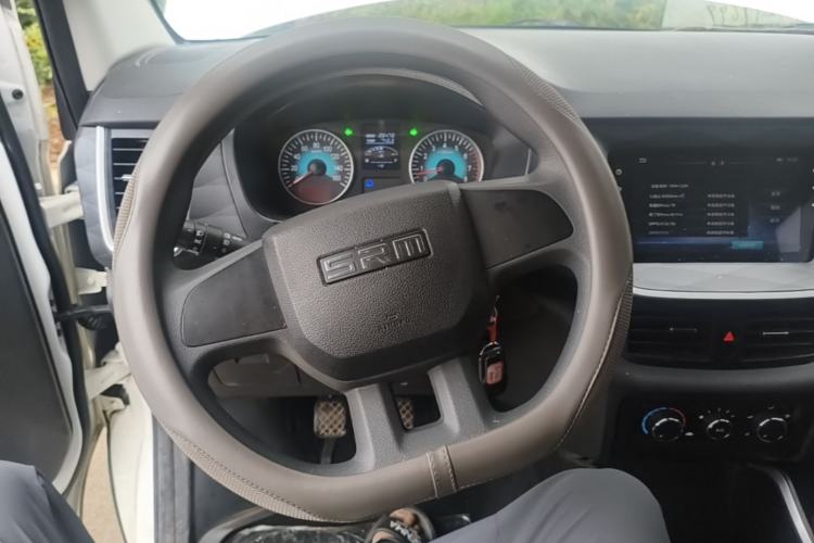 Used Jinbei Gold Hiace M Classic 2023 1.5L Travel Lion Passenger Vehicle 5/6/7 Seats Steering Wheel