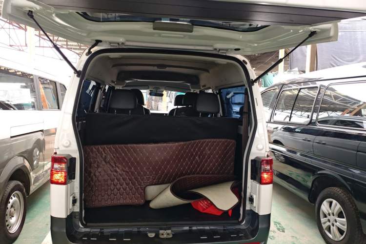 Used Jinbei Gold Hiace M Classic 2023 1.5L Travel Lion Passenger Vehicle 5/6/7 Seats Trunk