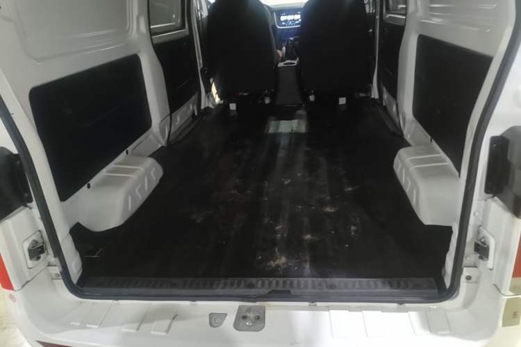 Used Jinbei Gold Hiace M Classic 2023 1.6L Engineering Lion Van 2 Seats Trunk
