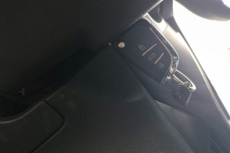 Used Jinbei Gold Hiace M Classic 2023 1.5L Engineering Lion Passenger Vehicle 5/6/7 Seats Vehicle Key
