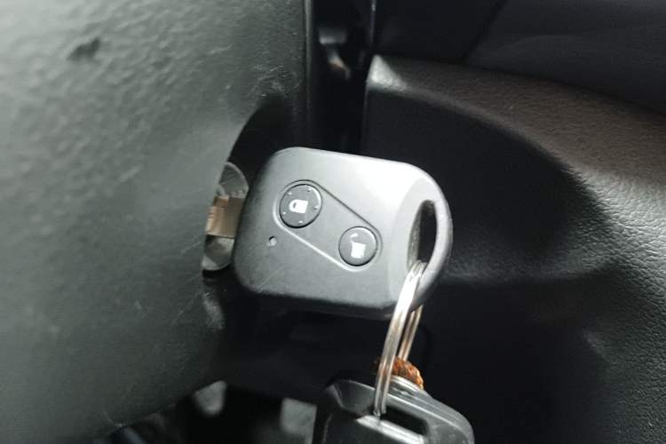 Used Jinbei Gold Hiace M Classic 2023 1.5L Travel Lion Passenger Vehicle 5/6/7 Seats Vehicle Key