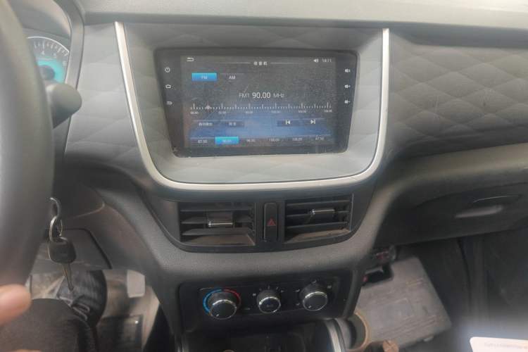 Used Jinbei Gold Hiace M Classic 2024 1.5L Travel Lion Passenger Van 6 Seats Audio And AC Panel