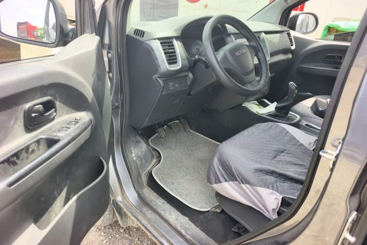 Used Jinbei Gold Hiace M Classic 2024 1.5L Engineering Lion Passenger Vehicle 5 Seats Driver Seat