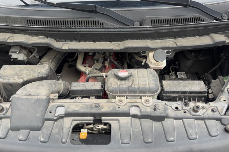 Used Jinbei Gold Hiace M Classic 2024 1.5L Engineering Lion Passenger Vehicle 5 Seats Engine Bay