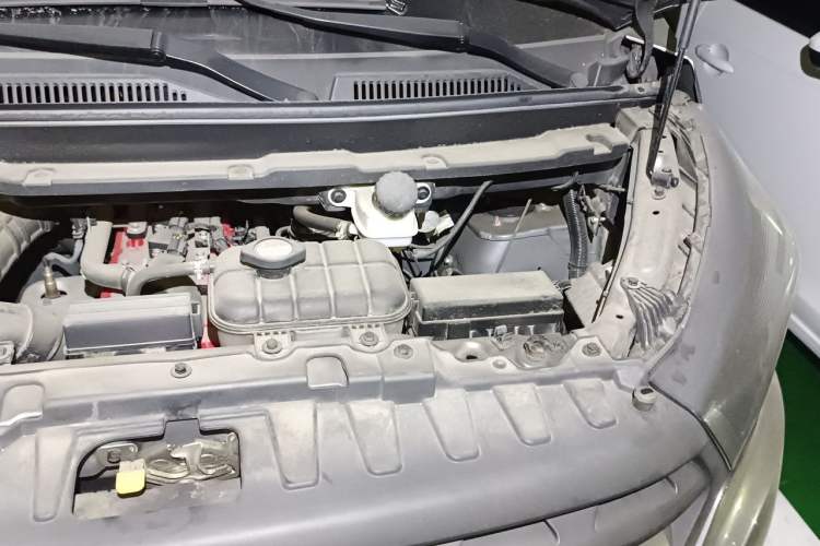 Used Jinbei Gold Hiace M Classic  Engine Bay Left