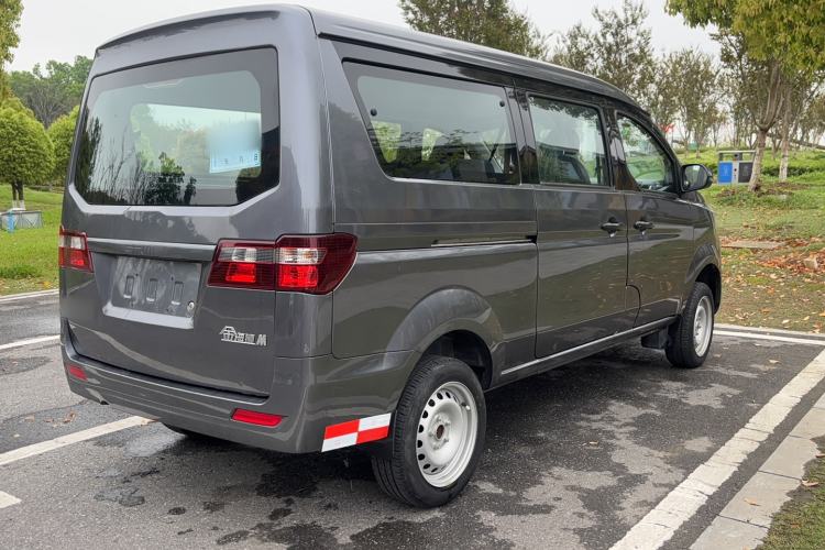Used Jinbei Gold Hiace M Classic 2024 1.5L Engineering Lion Passenger Vehicle 5 Seats Exterior 1