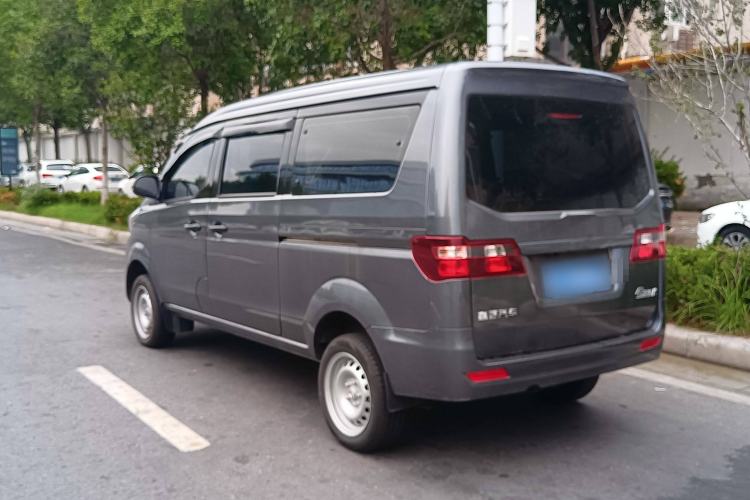 Used Jinbei Gold Hiace M Classic 2024 1.5L Engineering Lion Passenger Vehicle 5 Seats Exterior 3