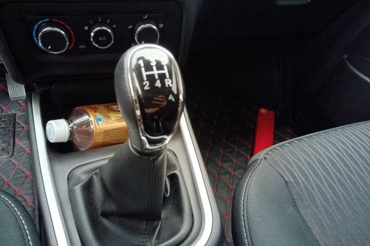 Used Jinbei Gold Hiace M Classic 2024 1.5L Engineering Lion Passenger Vehicle 5 Seats Gear Lever