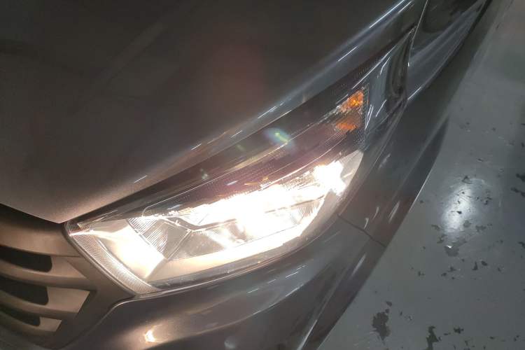 Used Jinbei Gold Hiace M Classic 2024 1.5L Engineering Lion Passenger Vehicle 5 Seats Left Front Headlight