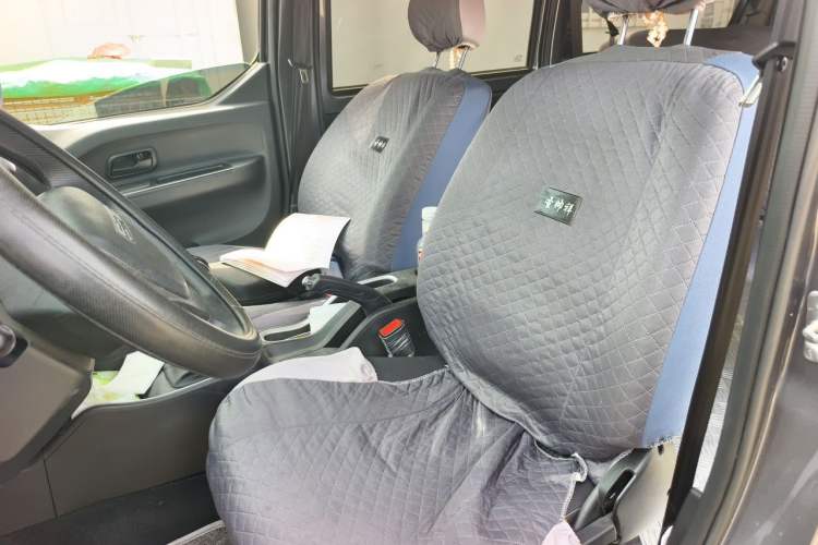 Used Jinbei Gold Hiace M Classic 2024 1.5L Engineering Lion Passenger Vehicle 5 Seats Left Front Seat
