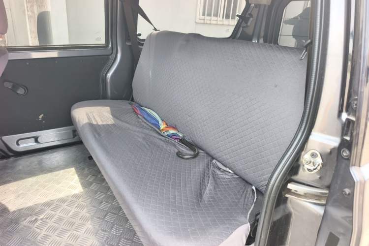 Used Jinbei Gold Hiace M Classic 2024 1.5L Engineering Lion Passenger Vehicle 5 Seats Left Rear Seat