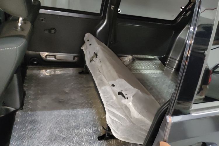 Used Jinbei Gold Hiace M Classic 2024 1.5L Engineering Lion Passenger Vehicle 5 Seats Left Rear Seat