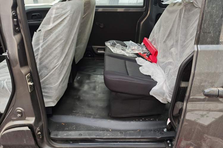 Used Jinbei Gold Hiace M Classic 2024 1.5L Engineering Lion Passenger Van 7 Seats Left Rear Seat