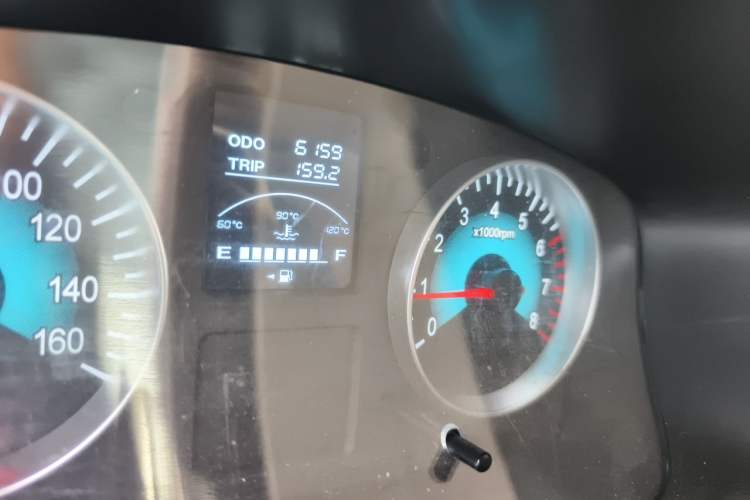 Used Jinbei Gold Hiace M Classic 2024 1.5L Engineering Lion Passenger Vehicle 5 Seats Odometer Close Up